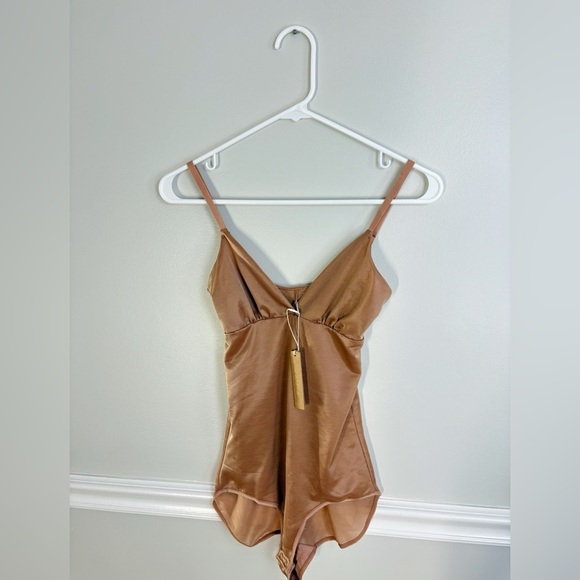 Skims - Picture 4 of 5